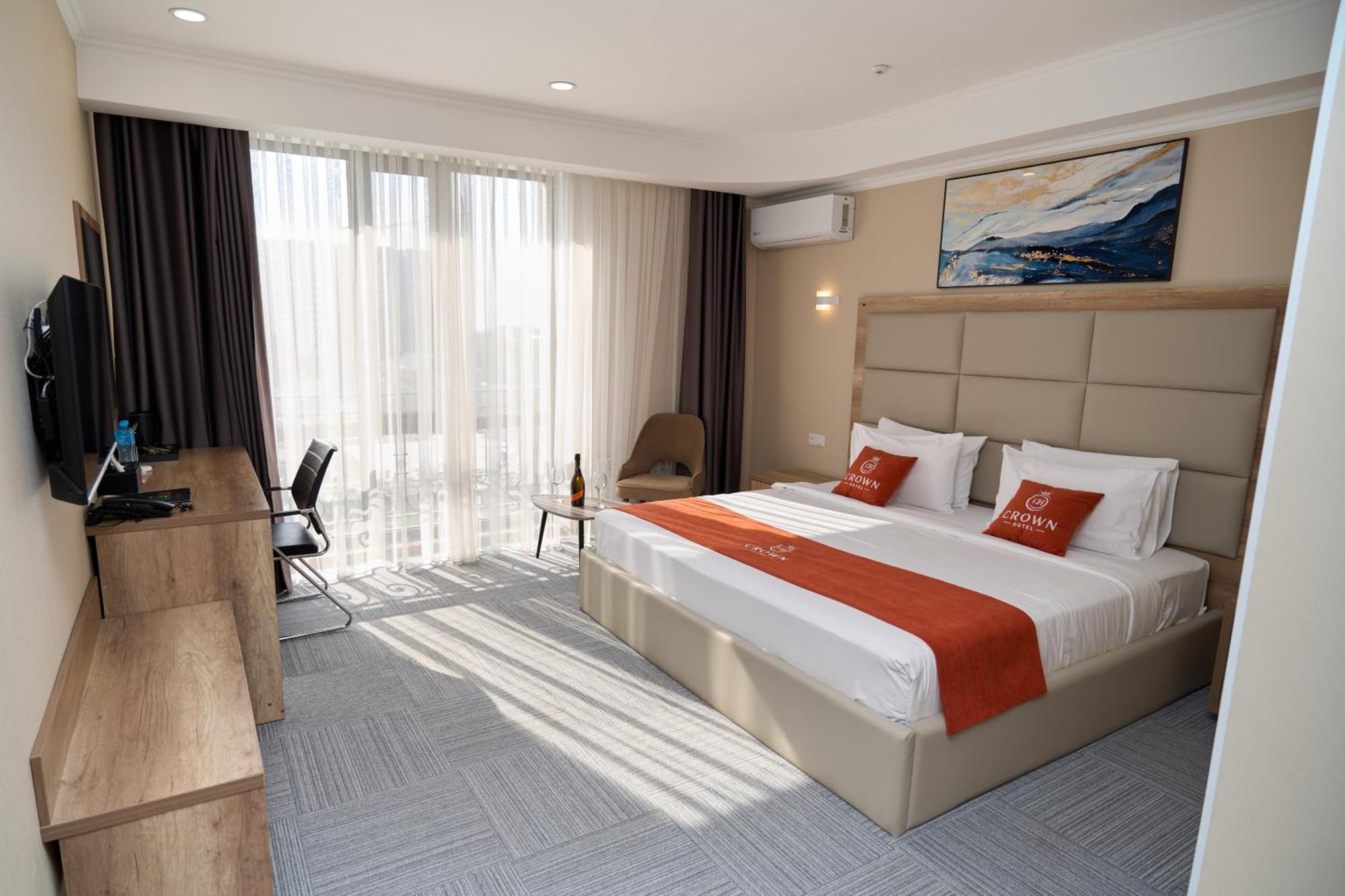 Crown Hotel Bişkek Dış mekan fotoğraf