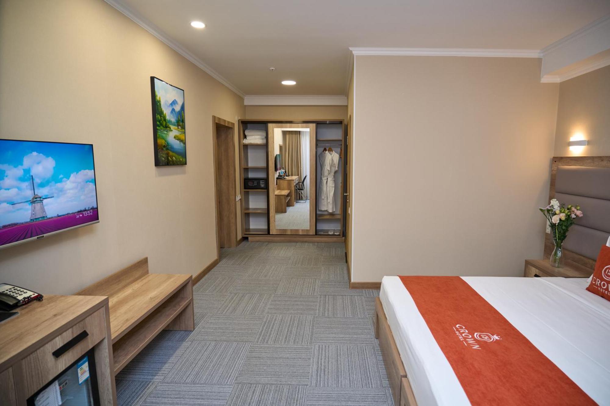 Crown Hotel Bişkek Dış mekan fotoğraf