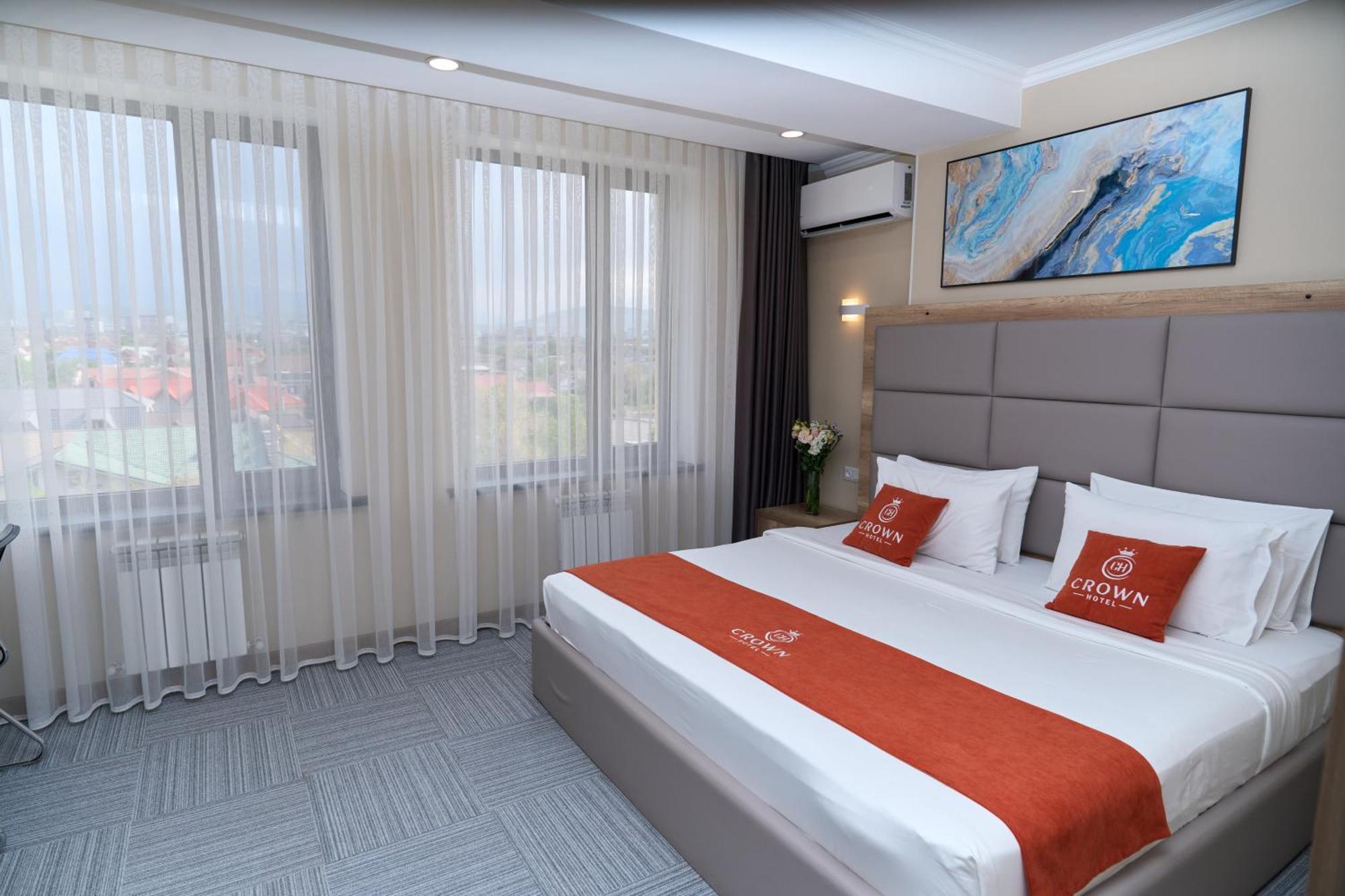 Crown Hotel Bişkek Dış mekan fotoğraf