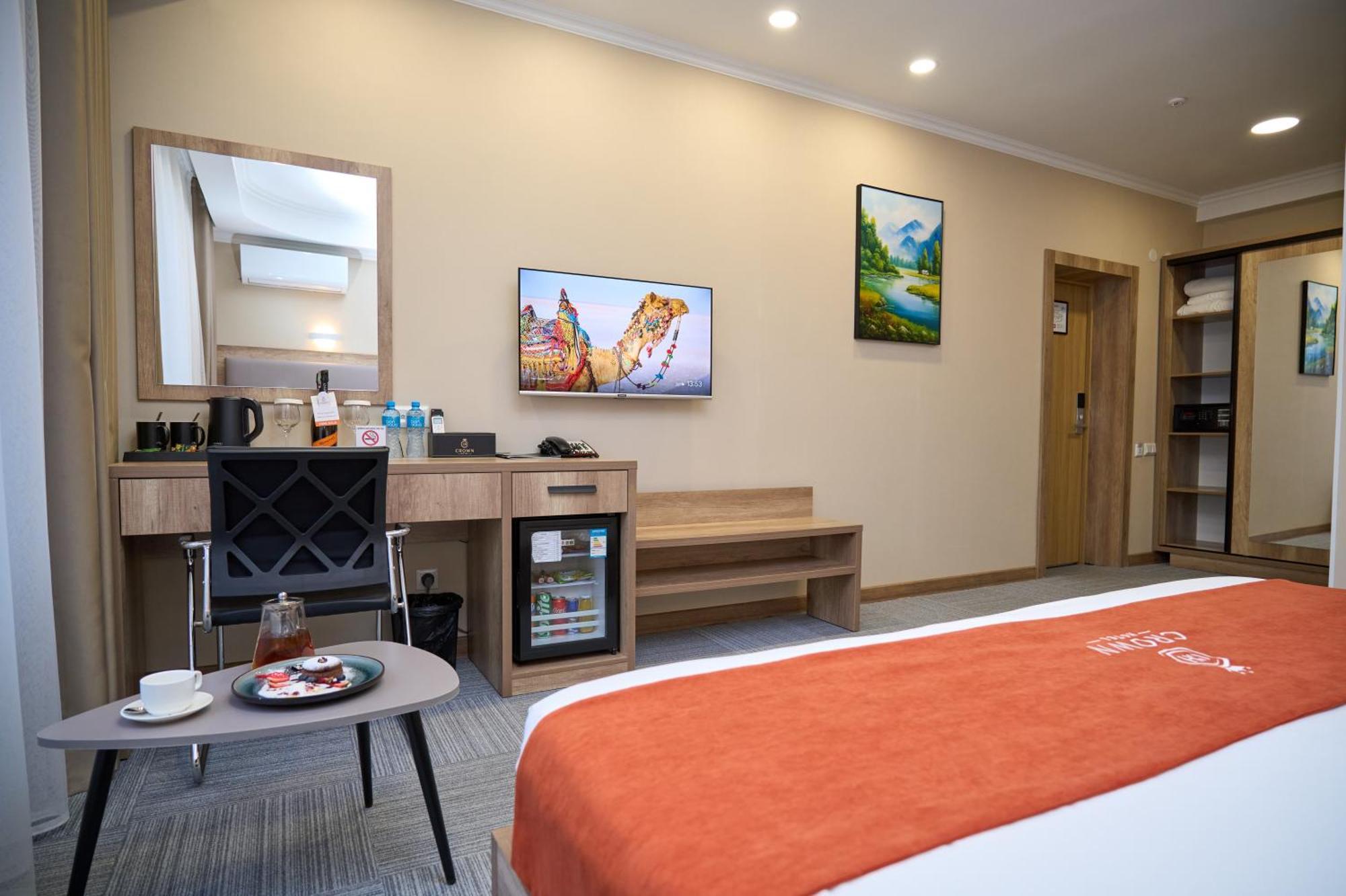 Crown Hotel Bişkek Dış mekan fotoğraf