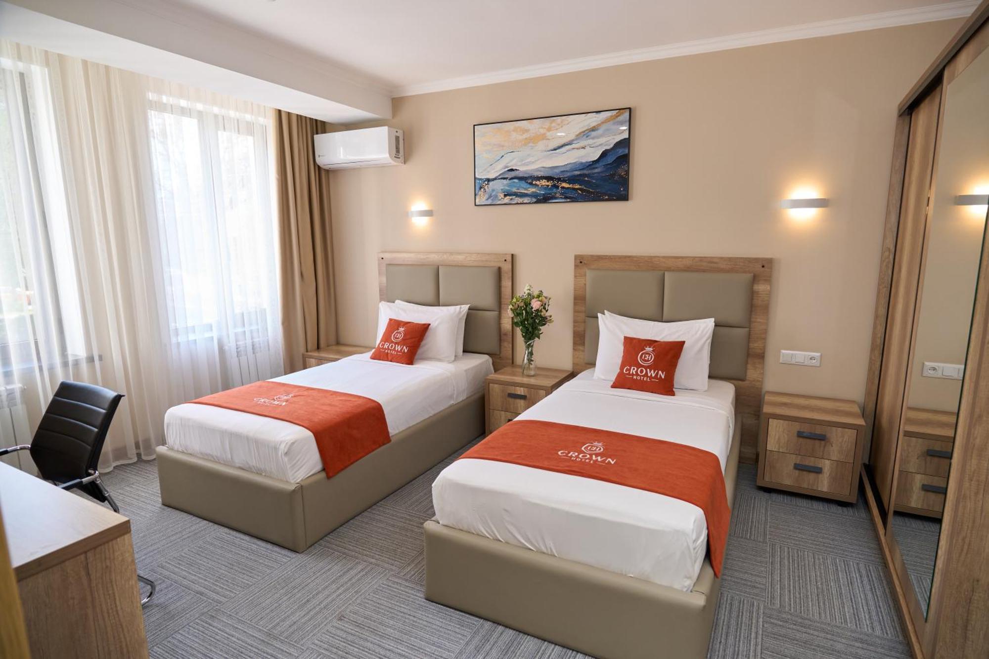 Crown Hotel Bişkek Dış mekan fotoğraf