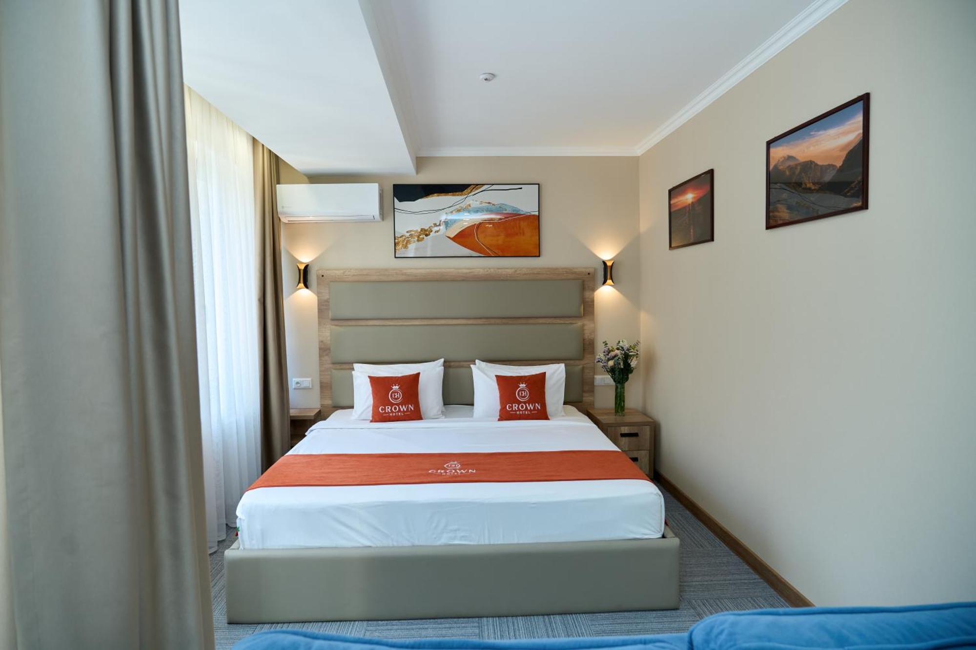 Crown Hotel Bişkek Dış mekan fotoğraf