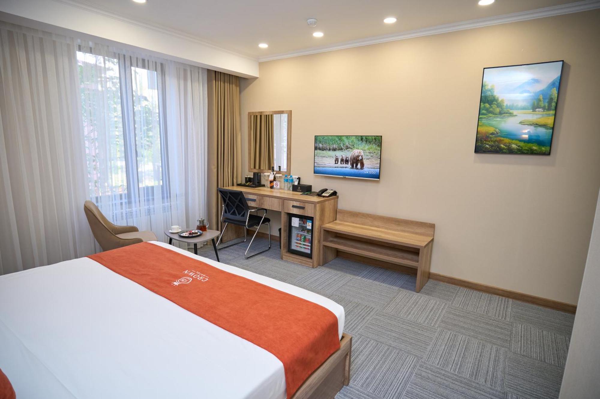 Crown Hotel Bişkek Dış mekan fotoğraf