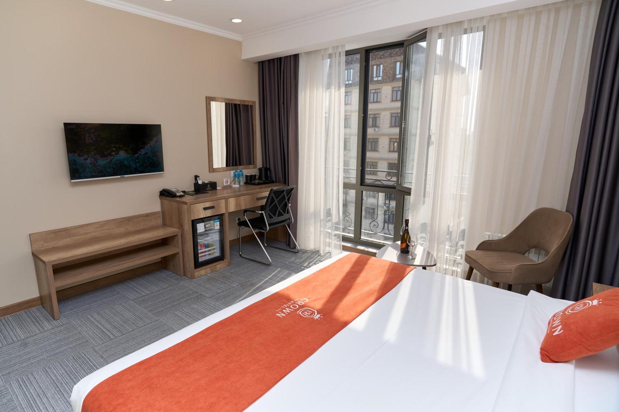 Crown Hotel Bişkek Dış mekan fotoğraf