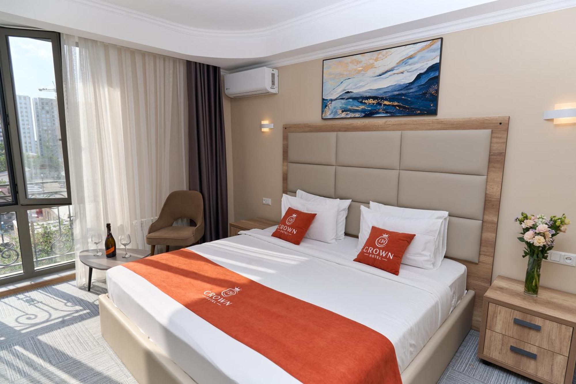 Crown Hotel Bişkek Dış mekan fotoğraf