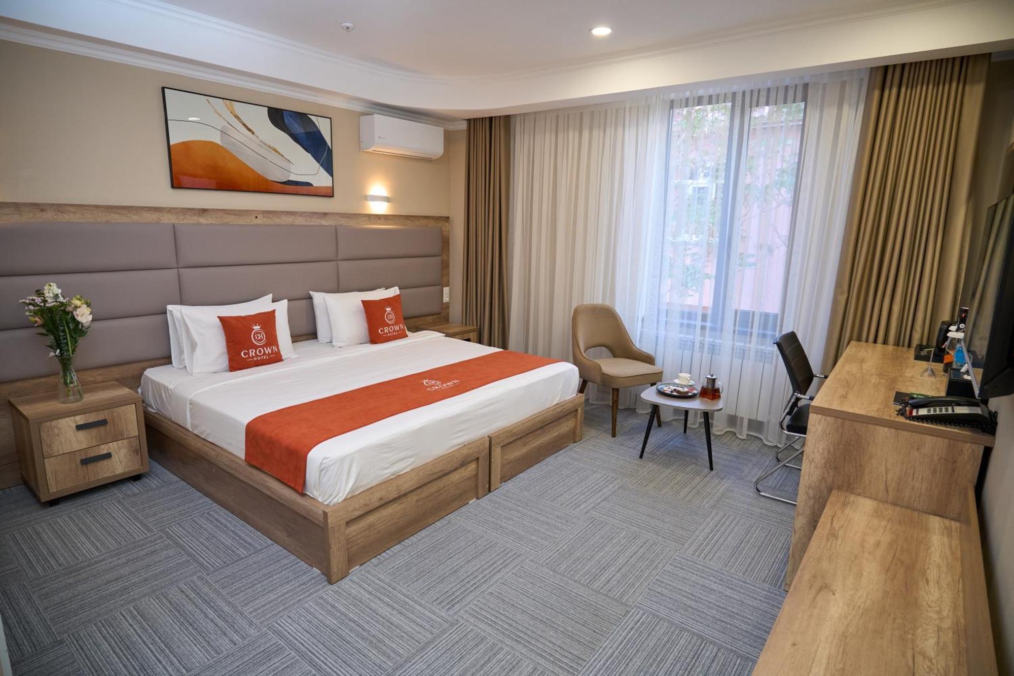 Crown Hotel Bişkek Dış mekan fotoğraf